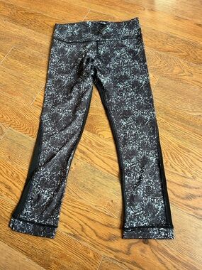 Lululemon size 4 capris
